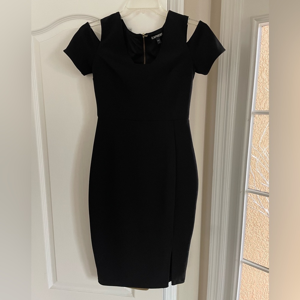 Express Women’s Cocktail Dress. Black. Size 2